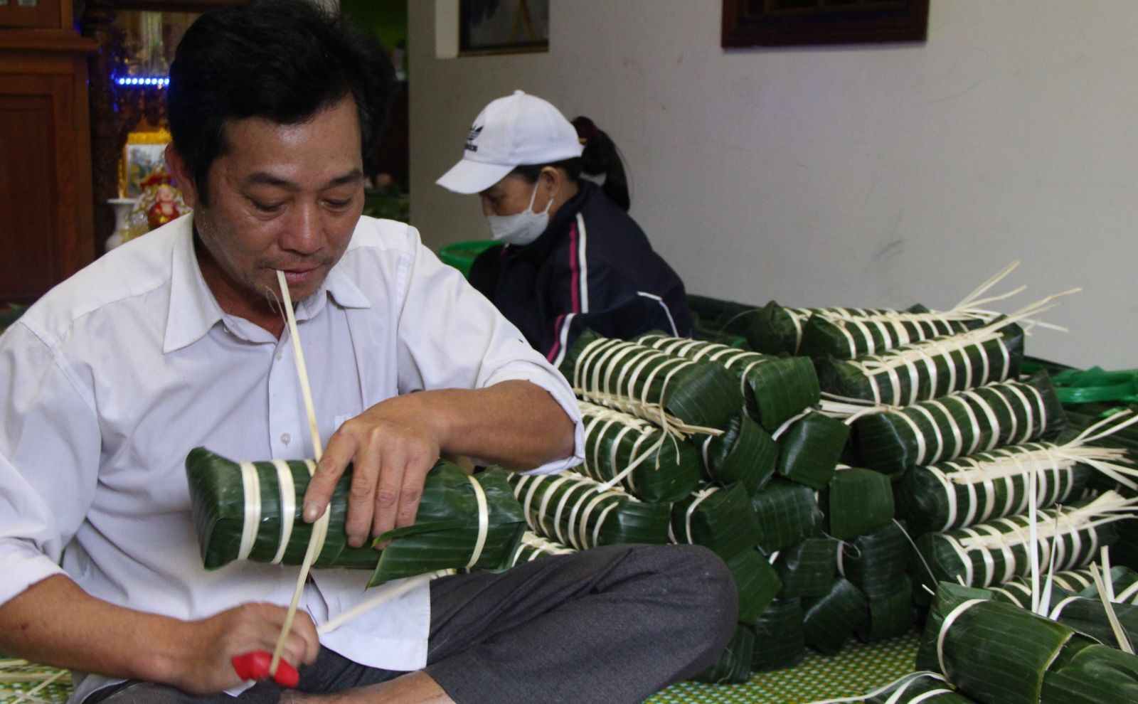 Each batch is tied by 8 bamboo strings to create the balance