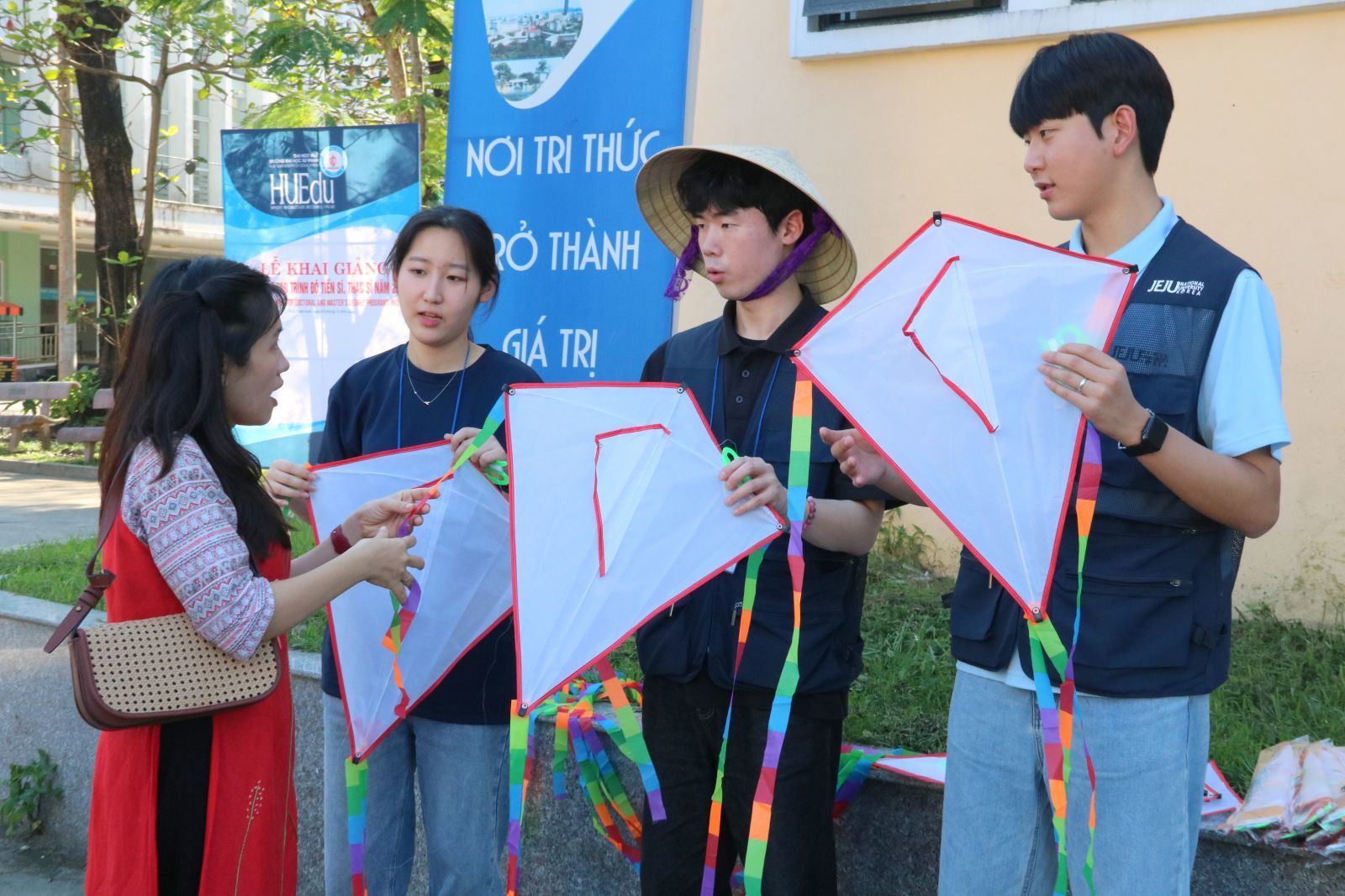 … and sharing about Korean kites with Vietnamese teachers and students