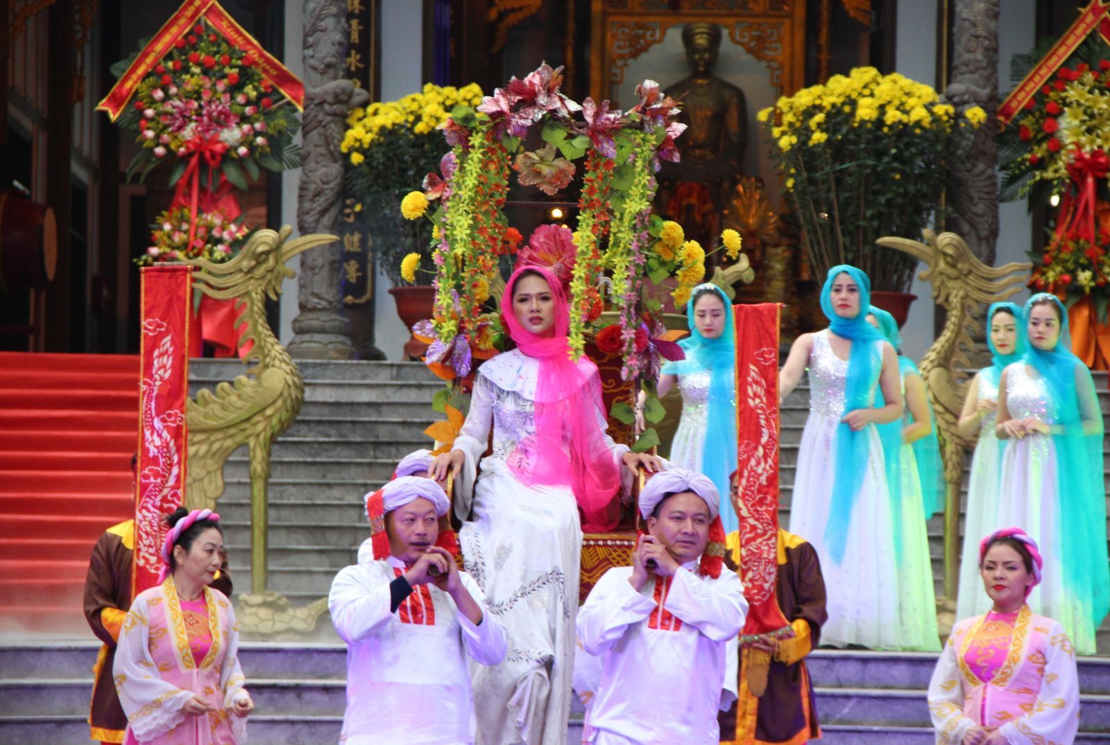 The festival is opened with the procession of Princess Huyen Tran