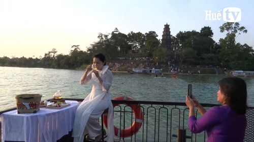 Lãng mạn tour du lịch “Trà chiều trên sông Hương”