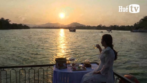 Romantic tour Afternoon tea on the Huong River