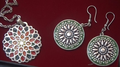Crafting jewelry from Hue porcelain enamels