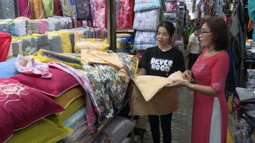 Small traders welcome tourists with Ao dai