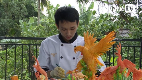 Le Van Hoan and super beautiful vegetable trimming works