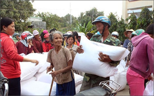 Chính phủ yêu cầu xuất cấp hơn 7 000 tấn gạo hỗ trợ cho 7 tỉnh
