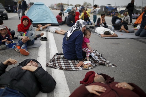 Châu Âu bắt đầu gửi trả người di cư
