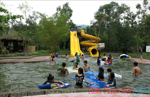 Nghỉ lễ dịp giỗ Tổ Hùng Vương Tour đầm phá, sông suối hút khách