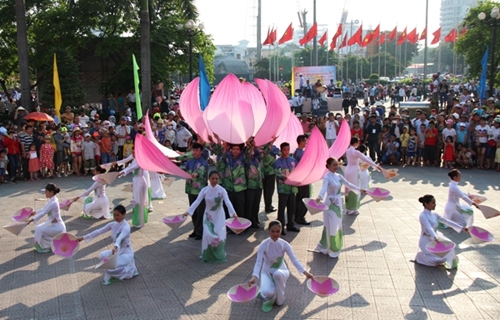 Náo nhiệt lễ hội đường phố Festival Huế