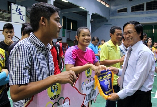 Hơn 100 VĐV tham dự giải cầu lông TP Huế