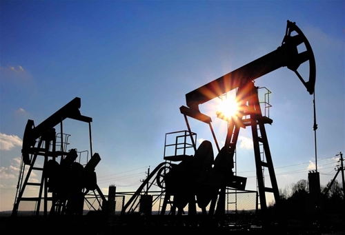 Giá dầu lại giảm xuống 40 USD thùng khi OPEC chạy đua