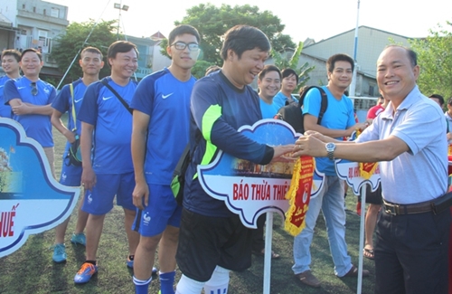 Khởi tranh giải bóng đá Mini truyền thống lần thứ XI – 2016