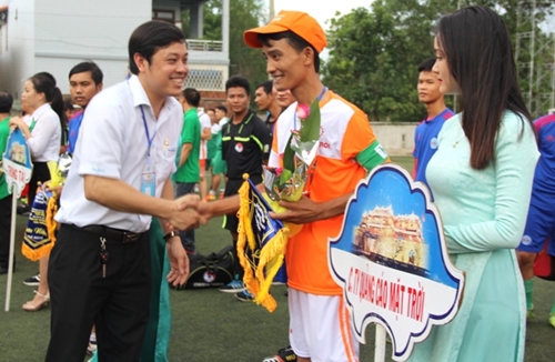 Khởi tranh giải bóng đá tranh Cup Vietinbank Nam Thừa Thiên Huế