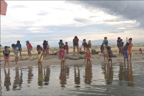 Phú Vang phổ cập bơi cho học sinh tiểu học