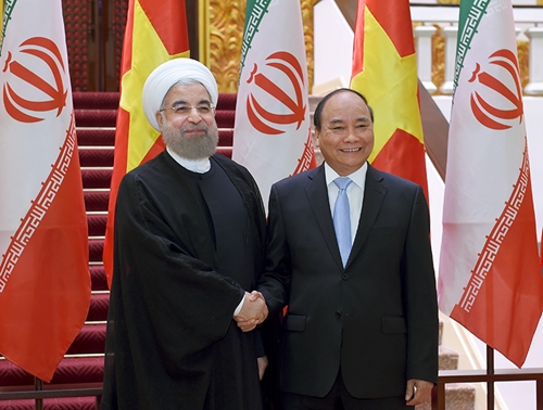 Thủ tướng Nguyễn Xuân Phúc hội kiến Tổng thống Iran
