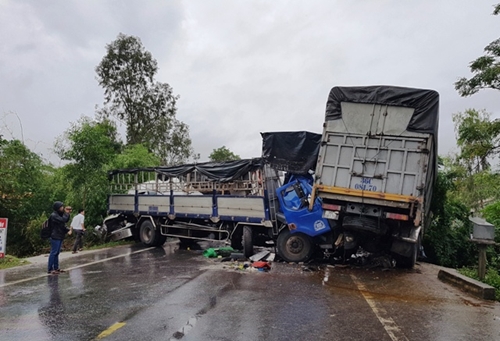 Tai nạn liên hoàn giữa 3 xe tải, một người chết, 2 người nguy kịch