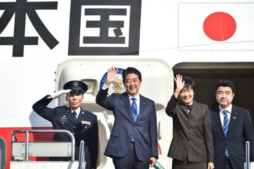 ​Thủ tướng Nhật Bản và tổng thống đắc cử Mỹ chính thức gặp mặt