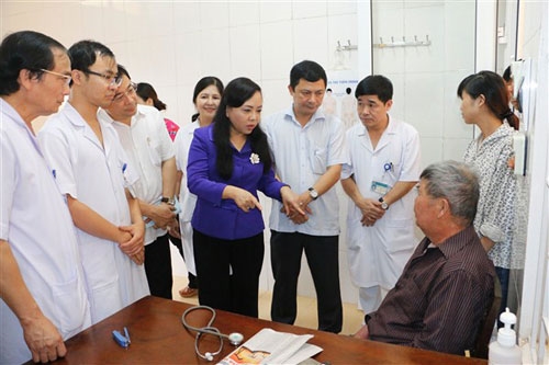 Bộ trưởng Bộ Y tế Tăng cường giám sát chất lượng thuốc