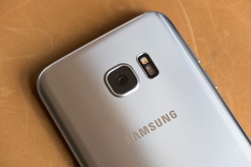Nhờ Galaxy S8, S7 edge trở thành chiếc điện thoại đáng mua nhất
