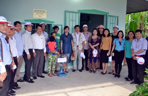 Báo Thừa Thiên Huế góp sức xây nhà tình nghĩa cho hộ nghèo ở Khánh Hòa