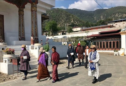 Bhutan - hạnh phúc trong “cánh cửa mở hé”