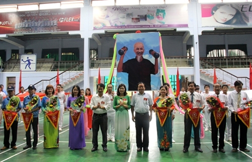 Gần 80 cán bộ, tiểu thương chợ Đông Ba tham gia Đại hội Thể dục thể thao