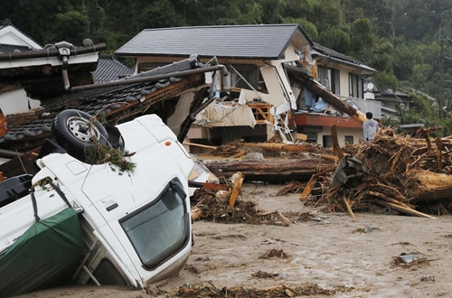 Thủ tướng Nhật Bản cam kết giúp đỡ cho các nạn nhân lũ lụt