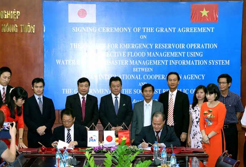 Japan supports more than 400 billion VND for preventing natural disasters in the Huong river basin