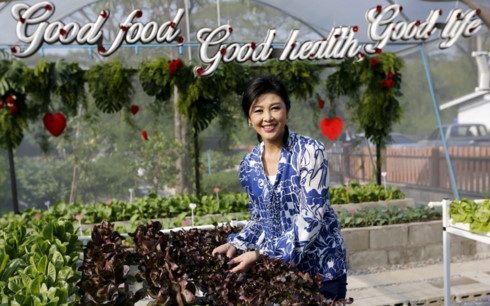 Nữ cựu Thủ tướng Thái Lan Yingluck Shinawatra Hoa hồng và song sắt