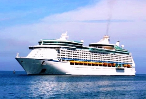 Voyager of the Seas brings more than 4,000 visitors to Chan May port
