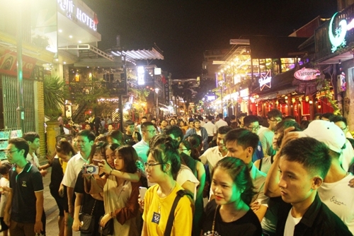 Pedestrian quarter attracts 13 000 tourist arrivals on the first 3 nights