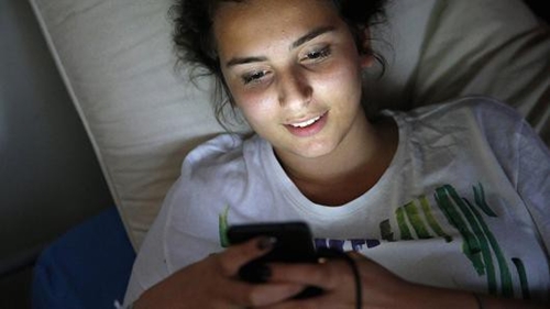 Muốn khỏe mạnh, sống lâu, đừng mang smartphone lên giường ngủ