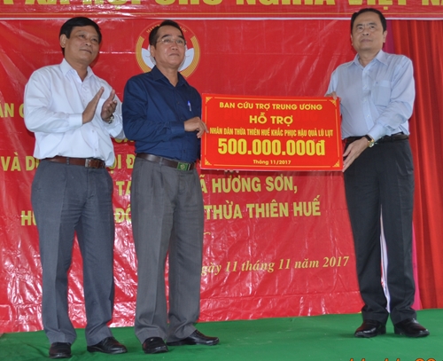 Ủy ban Trung ương MTTQ Việt Nam ủng hộ 500 triệu đồng khắc phục hậu quả lũ lụt