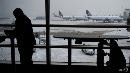 Hàng không Mỹ hủy hàng trăm chuyến bay do bão tuyết