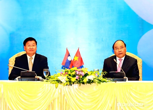 Thủ tướng Nguyễn Xuân Phúc đến Lào dự họp liên Chính phủ
