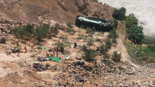 Peru Xe buýt lao xuống vực, 44 người thiệt mạng