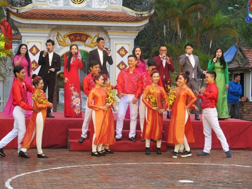Huyen Tran temple Festival kicks off