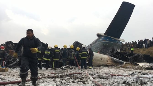 Máy bay Bangladesh rơi tại Nepal, ít nhất 72 người thương vong