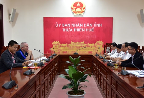 Chairman of Provincial People’s Committee Nguyen Van Cao receives Norwegian Football Federation’s advisor