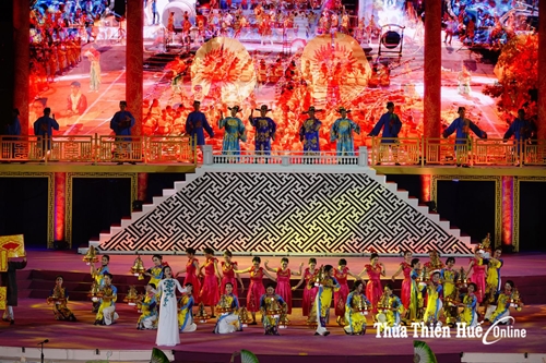 Hue Festival 2018 opens with sparkling cultural colors