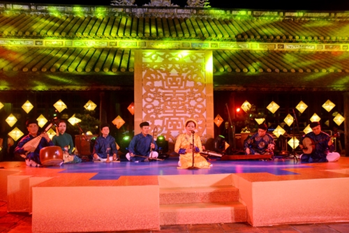 Âm sắc Việt thu hút khán giả trong đêm đầu tiên
