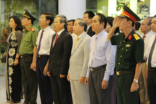 Trang nghiêm lễ báo công dâng Bác tại Bảo tàng Hồ Chí Minh
