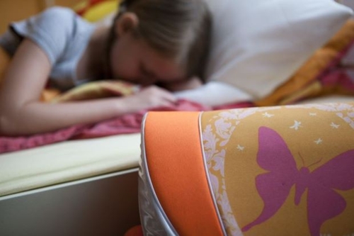 Trẻ em không nên sử dụng thiết bị điện tử trong 3 giờ trước khi ngủ