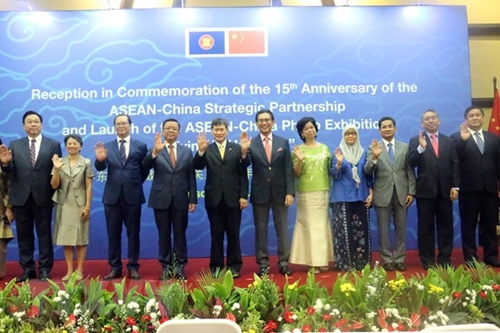 Kỷ niệm 15 năm quan hệ đối tác chiến lược ASEAN-Trung Quốc