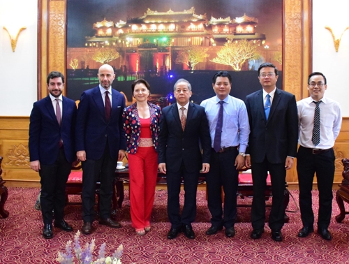 Chairman of the Provincial People s Committee Phan Ngoc Tho meets with Italian Embassy delegation