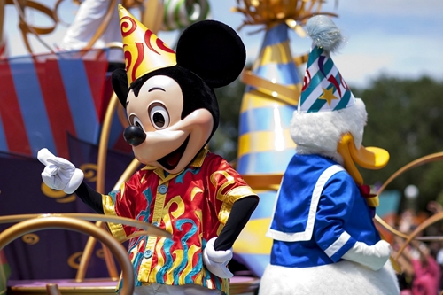 Disney ngưng sử dụng ống hút nhựa vào năm 2019