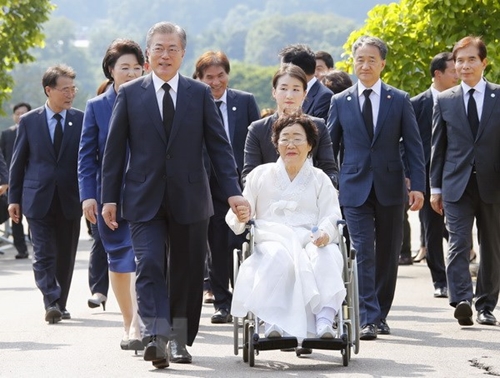 Tỷ lệ ủng hộ Tổng thống Hàn Quốc Moon Jae-in giảm xuống còn 56