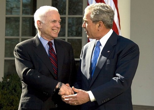 Cựu tổng thống Bush nhận lời đọc điếu văn tại tang lễ John McCain