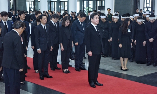 Thủ tướng Hàn Quốc tới Việt Nam viếng Chủ tịch nước Trần Đại Quang
