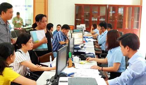 Approving the project “Completing e-government of Thua Thien Hue province in 2018 – 2020 period”