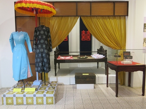 Permanent exhibition display of Hue traditional weddings and cakes to open